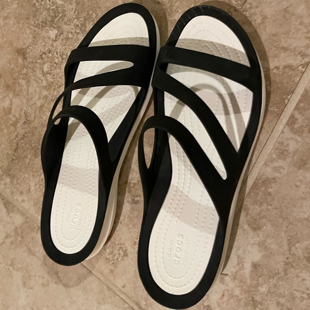 Crocs Women’s Black/White Swiftwater Slip On Sandal Slide Size 10 NEW
